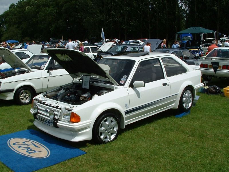 White Fod Escort RS Turbo Series 1